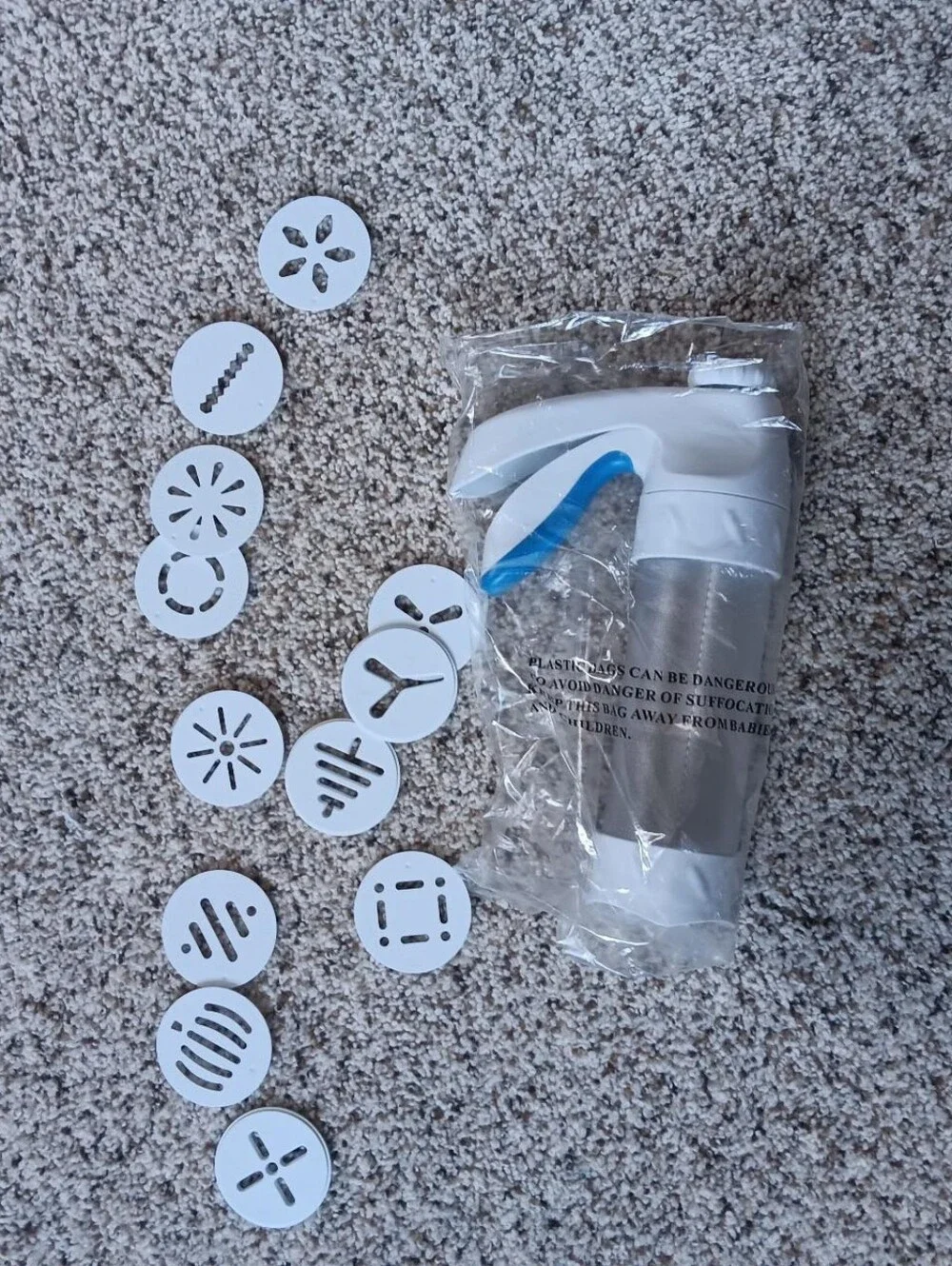 Wilton Comfort Grip Ergonomic Cookie Press   Comes With 12 Slides